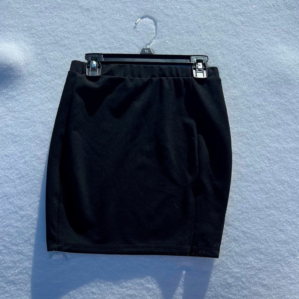 Short skirt//Black//slit
